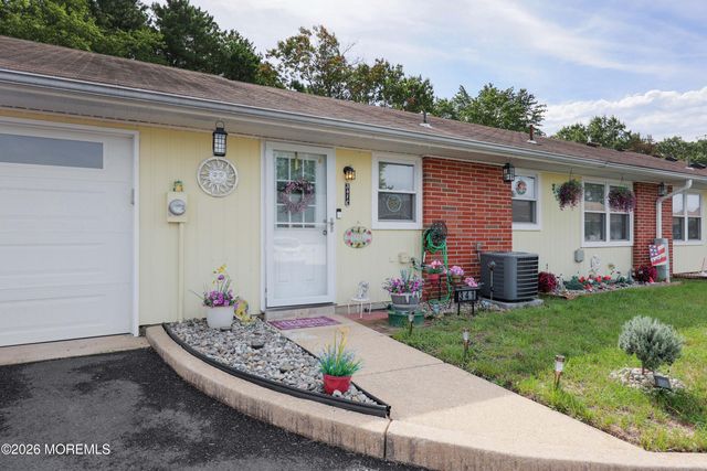 341C Canterbury Court, Lakewood, NJ 08701