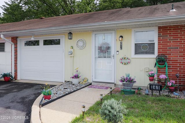 341C Canterbury Court, Lakewood, NJ 08701
