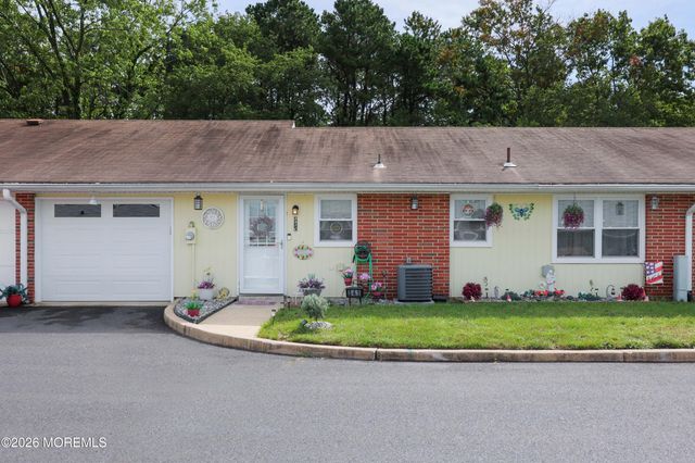 341C Canterbury Court, Lakewood, NJ 08701