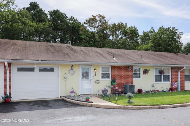 341C Canterbury Court, Lakewood, NJ 08701