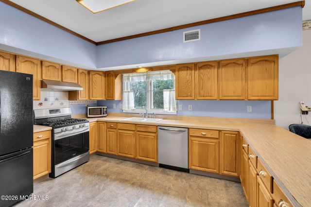 8 Hartnett Way, Millstone, NJ 08510