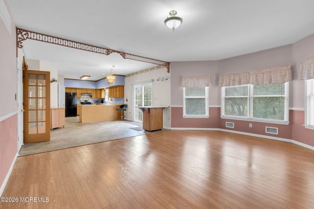 8 Hartnett Way, Millstone, NJ 08510