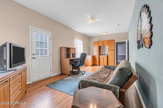 8 Hartnett Way, Millstone, NJ 08510