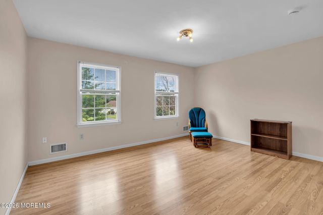 8 Hartnett Way, Millstone, NJ 08510