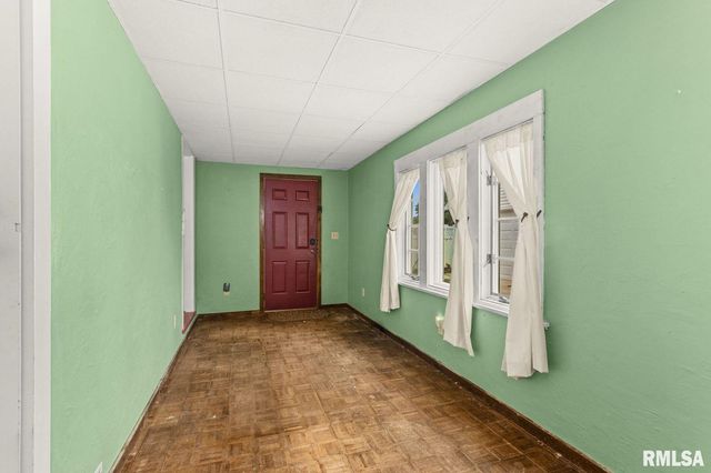 2613 W BARKER Avenue, West Peoria, IL 61604