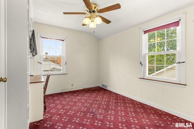 2613 W BARKER Avenue, West Peoria, IL 61604