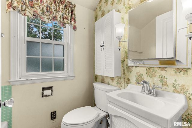 2613 W BARKER Avenue, West Peoria, IL 61604