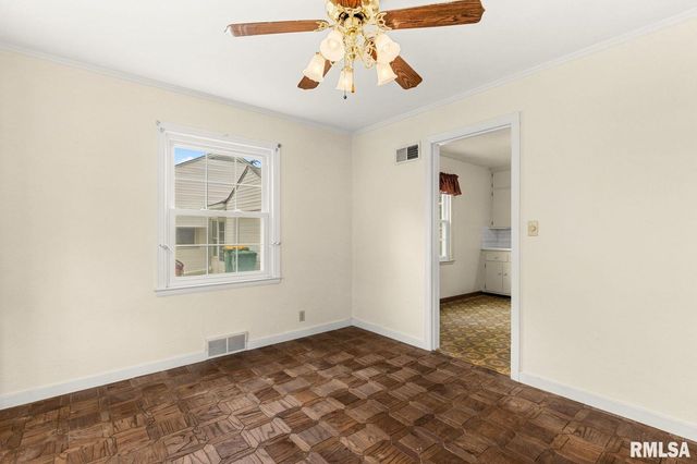 2613 W BARKER Avenue, West Peoria, IL 61604