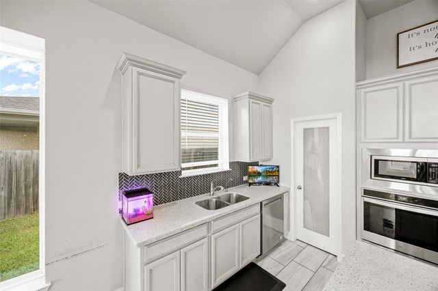 18931 Lynnwood Drive, Manvel, TX 77578