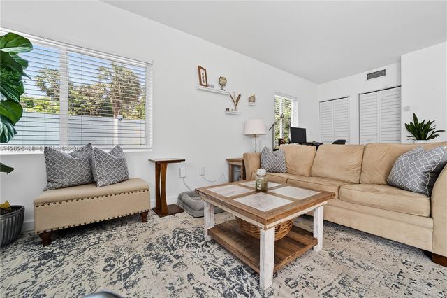 24 NW 13th Avenue, Delray Beach, FL 33444