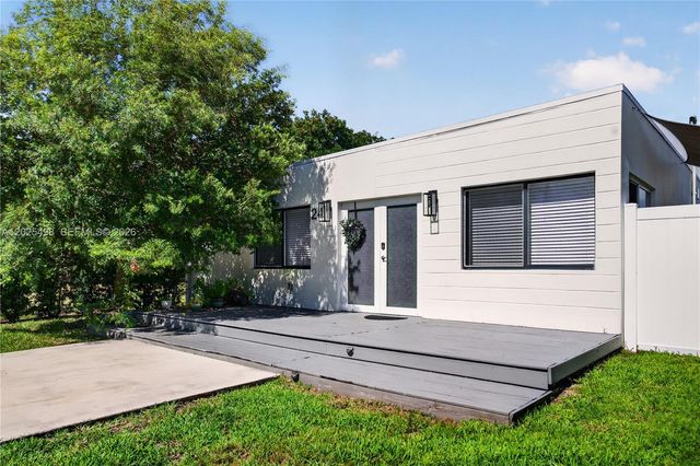 24 NW 13th Avenue, Delray Beach, FL 33444