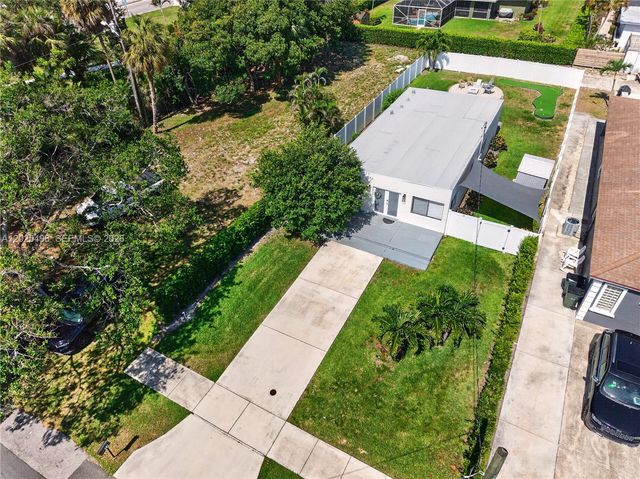 24 NW 13th Avenue, Delray Beach, FL 33444
