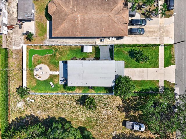 24 NW 13th Avenue, Delray Beach, FL 33444