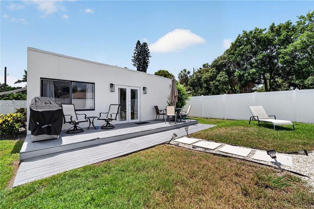 24 NW 13th Avenue, Delray Beach, FL 33444