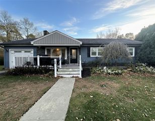 59 Pichette Boulevard, Woonsocket, RI 02895