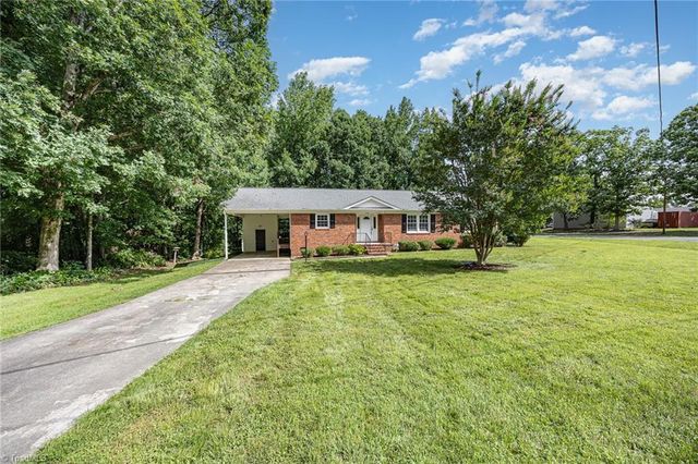 5045 Blakeshire Road, Greensboro, NC 27406