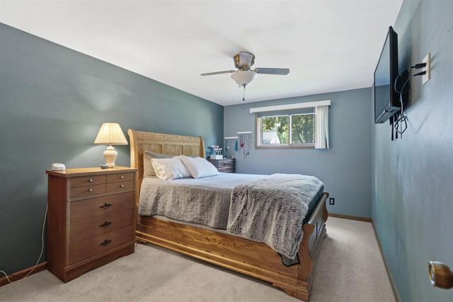 1912 S WALDEN AVENUE, Appleton, WI 54915