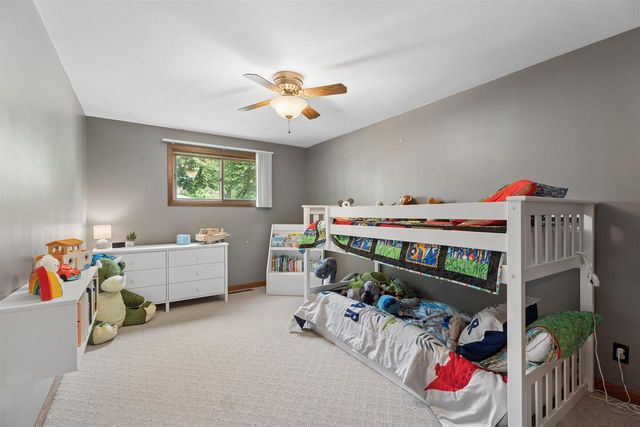 1912 S WALDEN AVENUE, Appleton, WI 54915