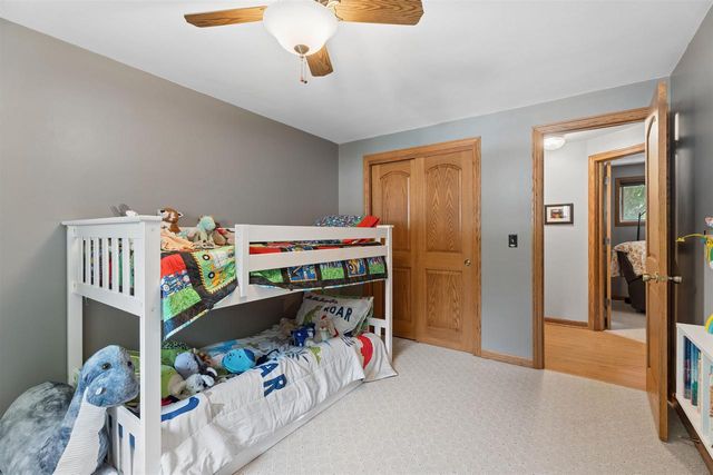 1912 S WALDEN AVENUE, Appleton, WI 54915
