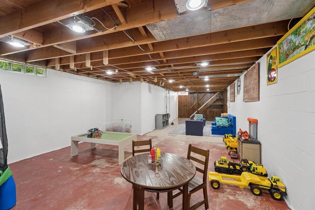1912 S WALDEN AVENUE, Appleton, WI 54915