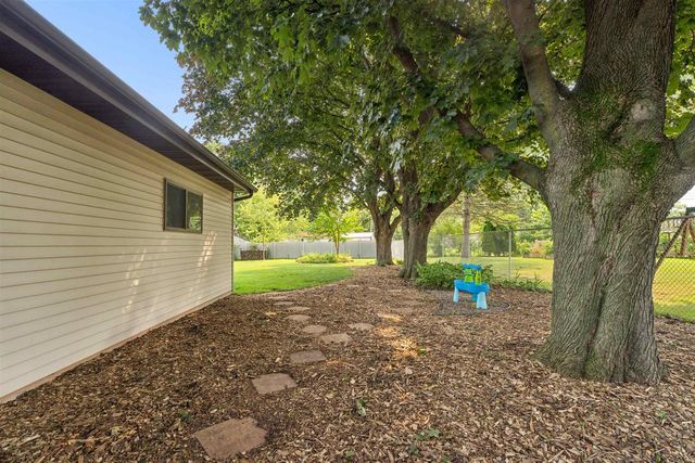 1912 S WALDEN AVENUE, Appleton, WI 54915