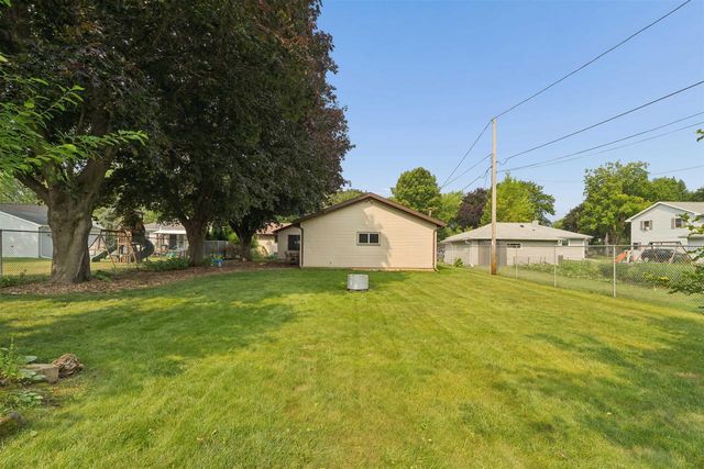 1912 S WALDEN AVENUE, Appleton, WI 54915