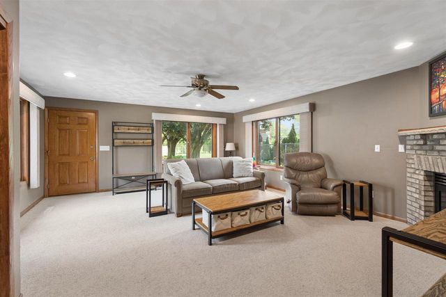1912 S WALDEN AVENUE, Appleton, WI 54915