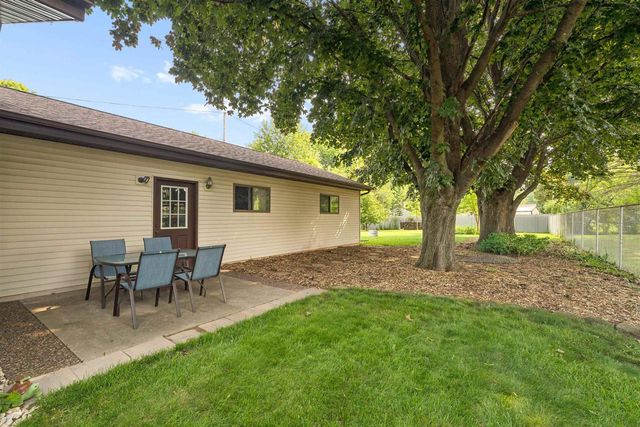 1912 S WALDEN AVENUE, Appleton, WI 54915