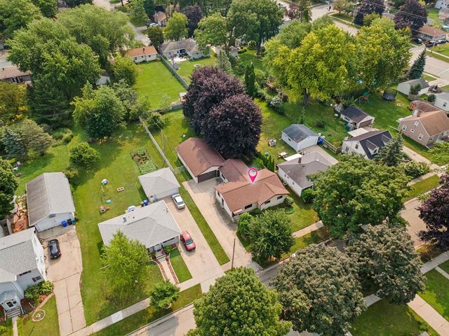 1912 S WALDEN AVENUE, Appleton, WI 54915