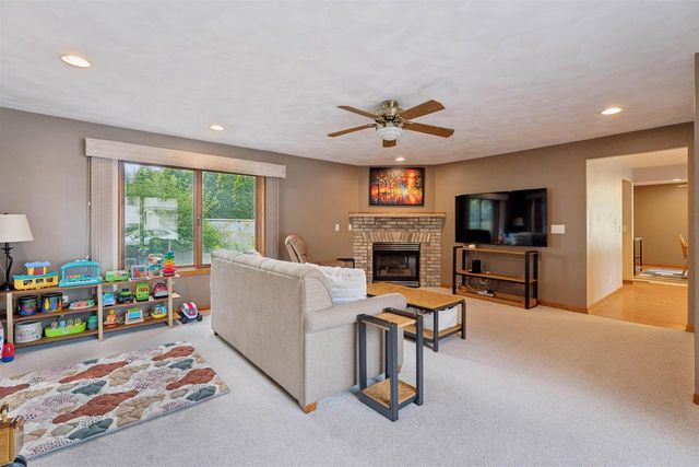1912 S WALDEN AVENUE, Appleton, WI 54915