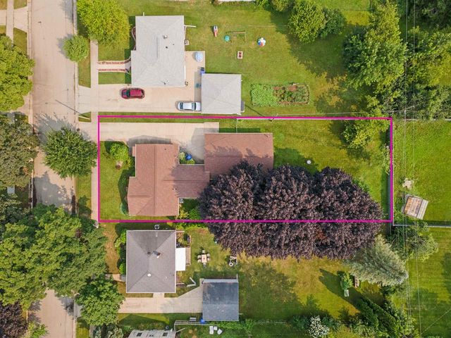 1912 S WALDEN AVENUE, Appleton, WI 54915
