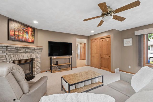 1912 S WALDEN AVENUE, Appleton, WI 54915
