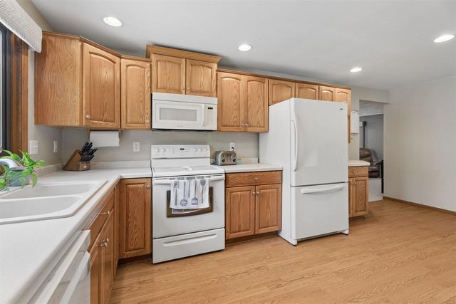 1912 S WALDEN AVENUE, Appleton, WI 54915