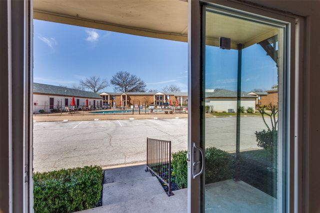 4014 Ridglea Country Club Drive, Fort Worth, TX 76126