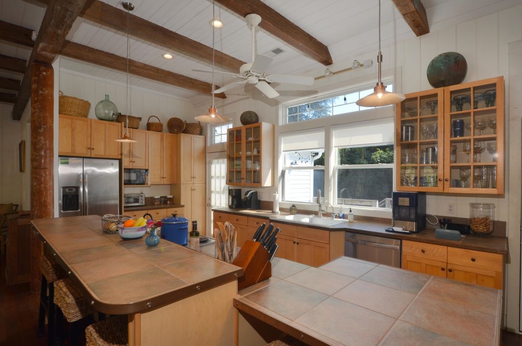 Image 15 of property listing at 123 Cassena Street, Mcclellanville, SC 29458