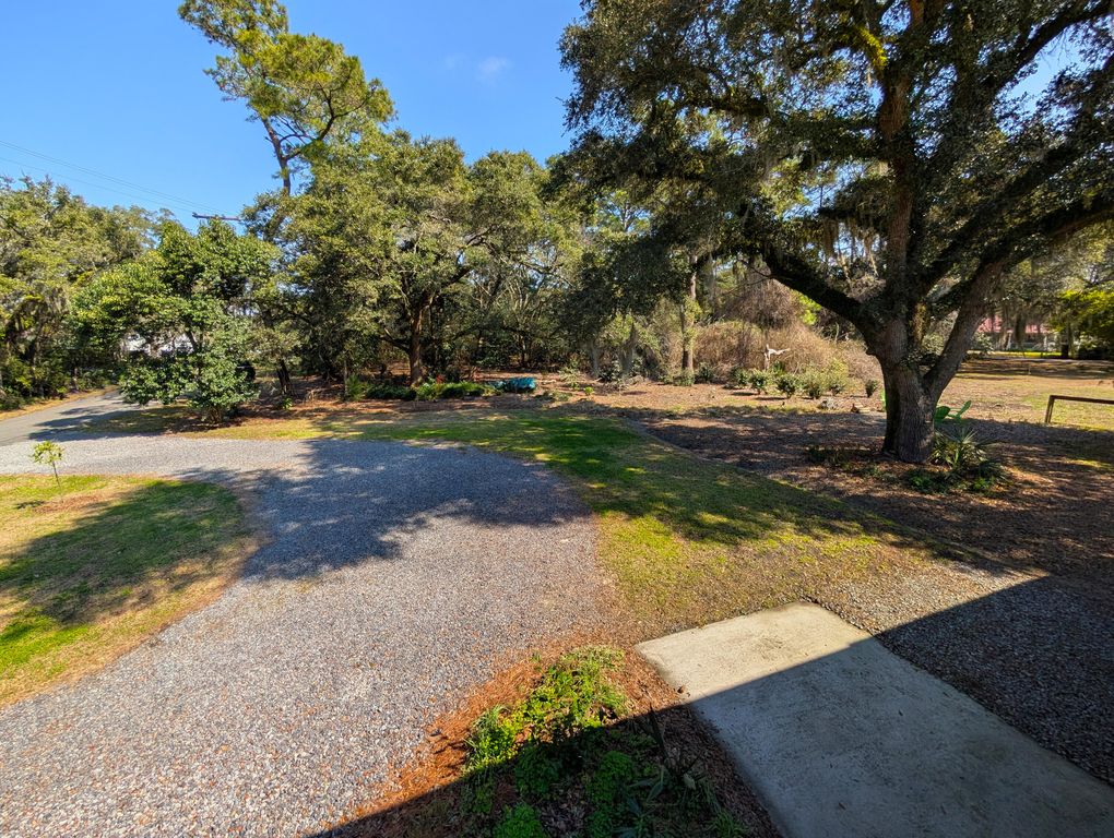 Image 4 of property listing at 123 Cassena Street, Mcclellanville, SC 29458