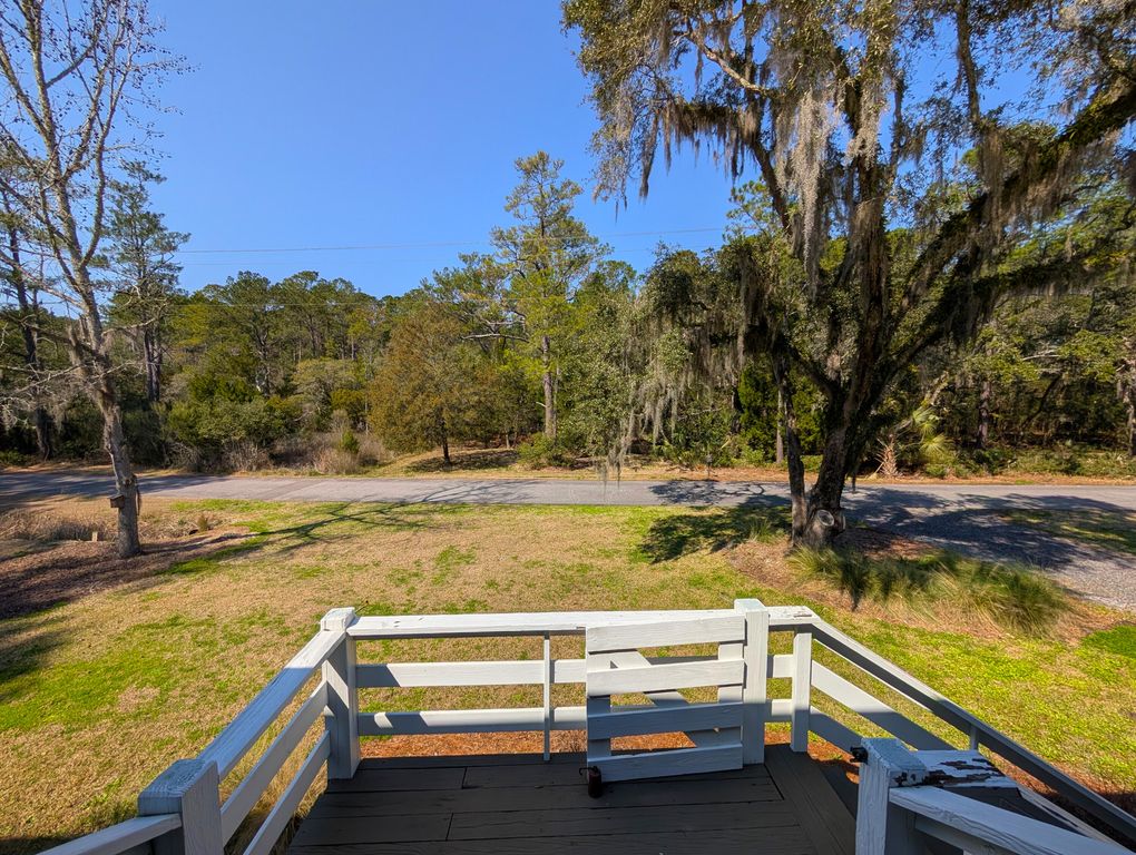 Image 6 of property listing at 123 Cassena Street, Mcclellanville, SC 29458