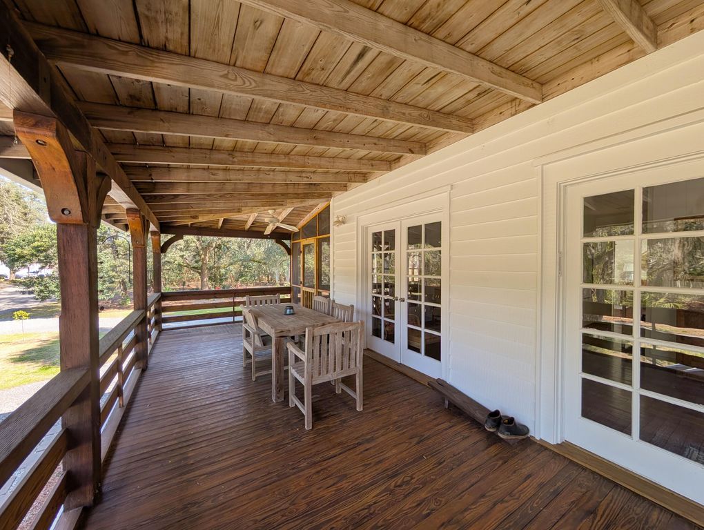 Image 7 of property listing at 123 Cassena Street, Mcclellanville, SC 29458