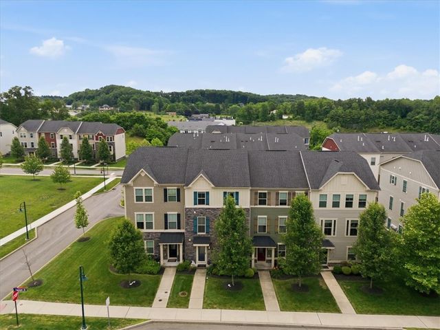 432 Fairmont Dr, Marshall, PA 15090