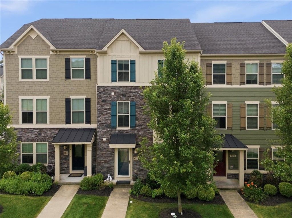 432 Fairmont Dr, Marshall, PA 15090