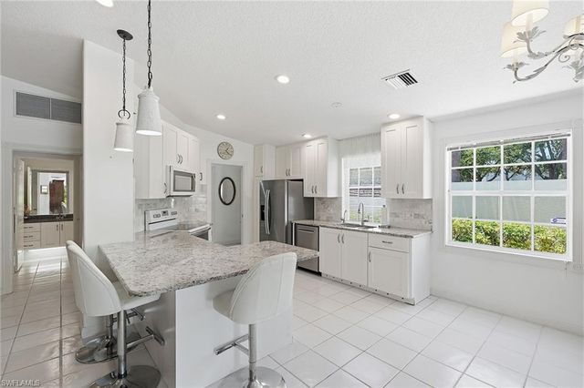 3105 Andorra Cr, Naples, FL 34109