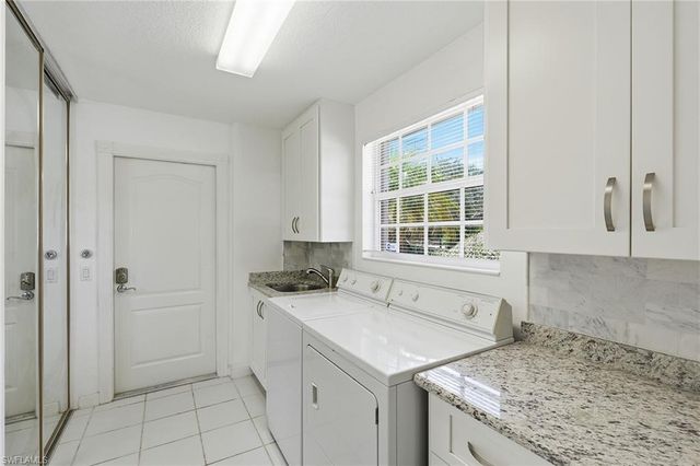 3105 Andorra Cr, Naples, FL 34109