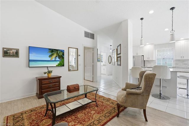 3105 Andorra Cr, Naples, FL 34109