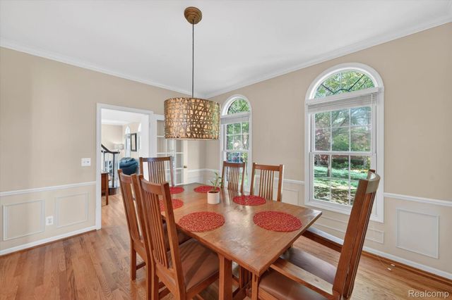 1112 Vernier Road, Grosse Pointe Woods, MI 48236