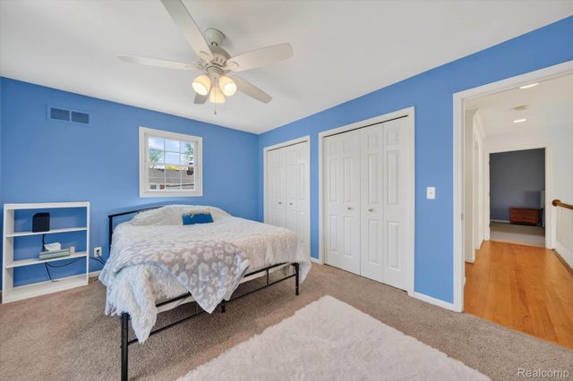 1112 Vernier Road, Grosse Pointe Woods, MI 48236