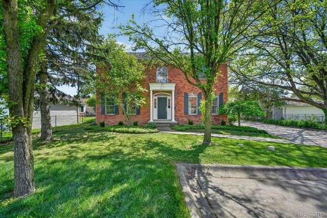 1112 Vernier Road, Grosse Pointe Woods, MI 48236