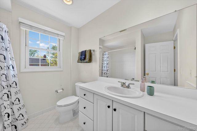 1112 Vernier Road, Grosse Pointe Woods, MI 48236