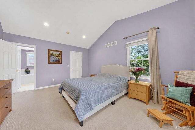 1112 Vernier Road, Grosse Pointe Woods, MI 48236