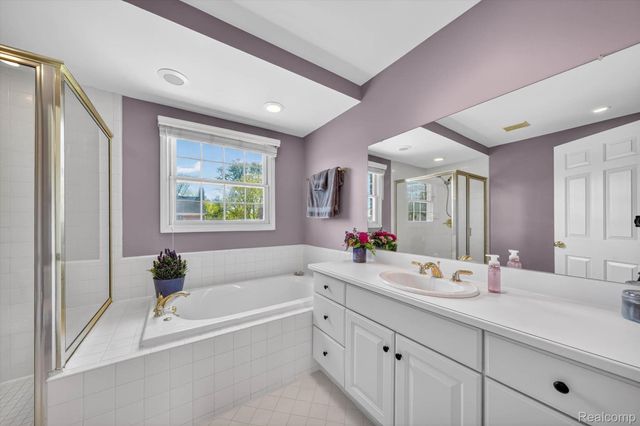 1112 Vernier Road, Grosse Pointe Woods, MI 48236