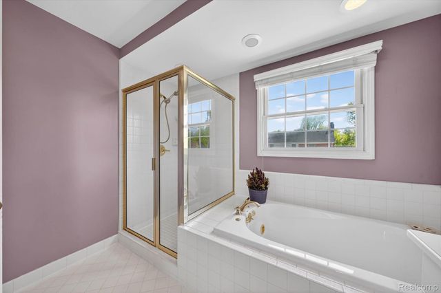 1112 Vernier Road, Grosse Pointe Woods, MI 48236